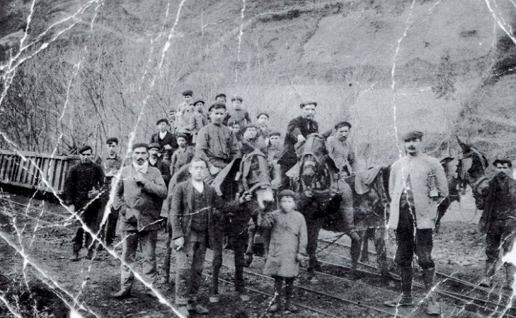 Trabajadores Del Pozo Nicolasa (Mieres), 1915.
Archivo Histórico Minero.