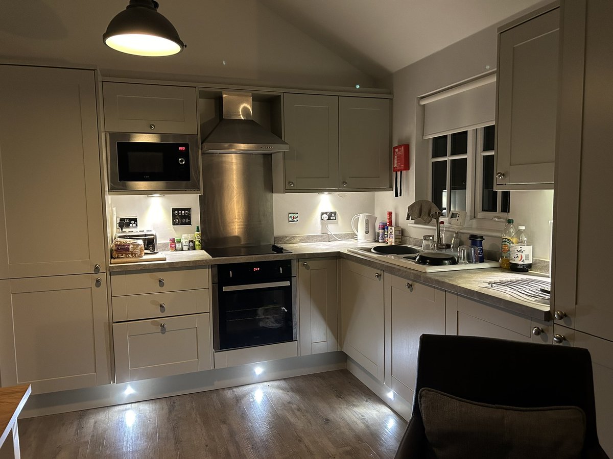 Ewok1973's tweet image. #DailyPictureTheme #Kitchen

Here is the kitchen from when I stayed in a Lakeside Lodge at Rookley, Isle of Wight