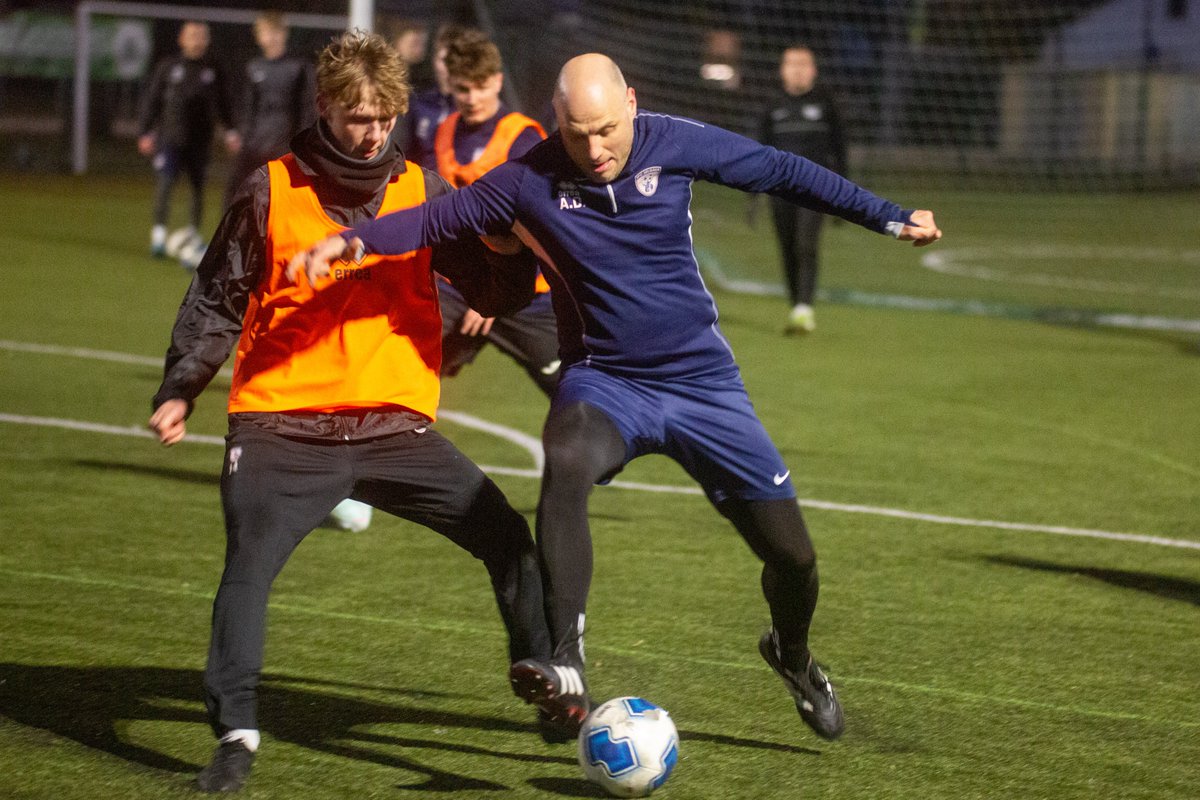 ⚽️14 termiski sakausēti paneļi, HEXA 1.2 virsma, maksimāla kontrole - tas ir mūsu jaunais 2026.gada sezonas ierocis Erreà PRO35!
⚡️Eksplozīva reakcija un precizitāte katrā sitienā!
➡️ ej.uz/pro-35
😎Par draudzīgi pozitīvu futbolu!