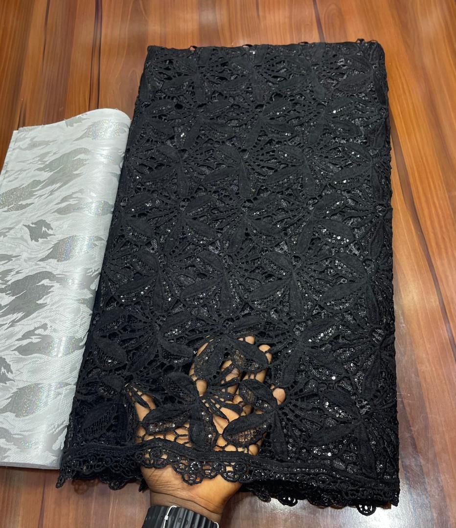 Opeyemi_Nitemi's tweet photo. Quality cord lace on a budget 😍😍

🏷️N45,000/5 yards 

Available for immediate nationwide delivery 🚚 

#Vendorena

#pagesbydami https://t.co/u7quDmI5zD