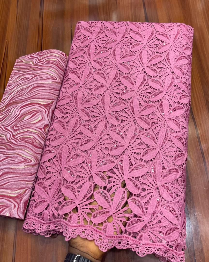 Opeyemi_Nitemi's tweet photo. Quality cord lace on a budget 😍😍

🏷️N45,000/5 yards 

Available for immediate nationwide delivery 🚚 

#Vendorena

#pagesbydami https://t.co/u7quDmI5zD