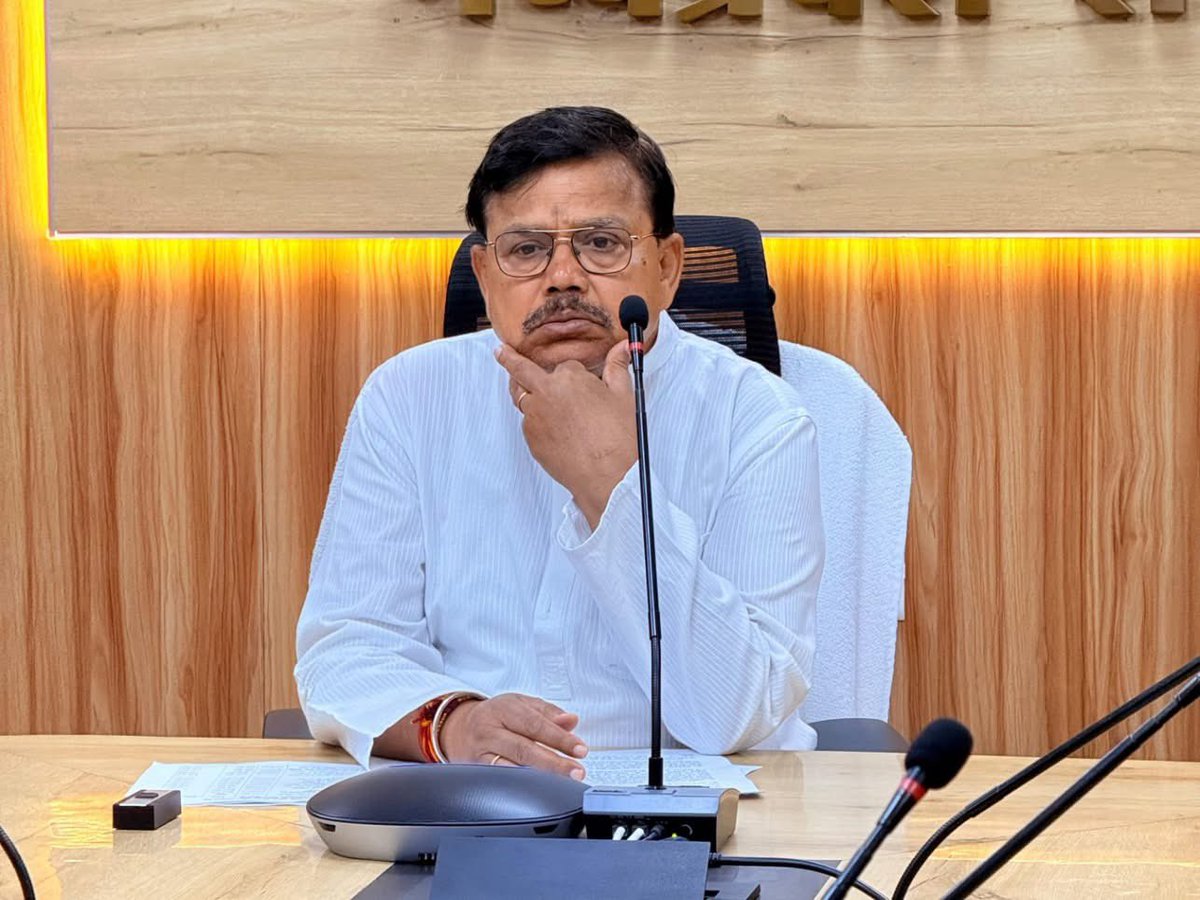 PradhumanGwl's tweet image. आज ऑनलाइन वीडियो कॉन्फ्रेंसिंग के माध्यम से प्रभार जिला शिवपुरी में बाबा साहेब डॉ. भीमराव अंबेडकर जी की जयंती पर आयोजित कार्यक्रम में सहभागिता की।

#AmbedkarJayanti #SocialJustice #Equality #Constitution #Seva 
@BJP4MP | @BJP4India