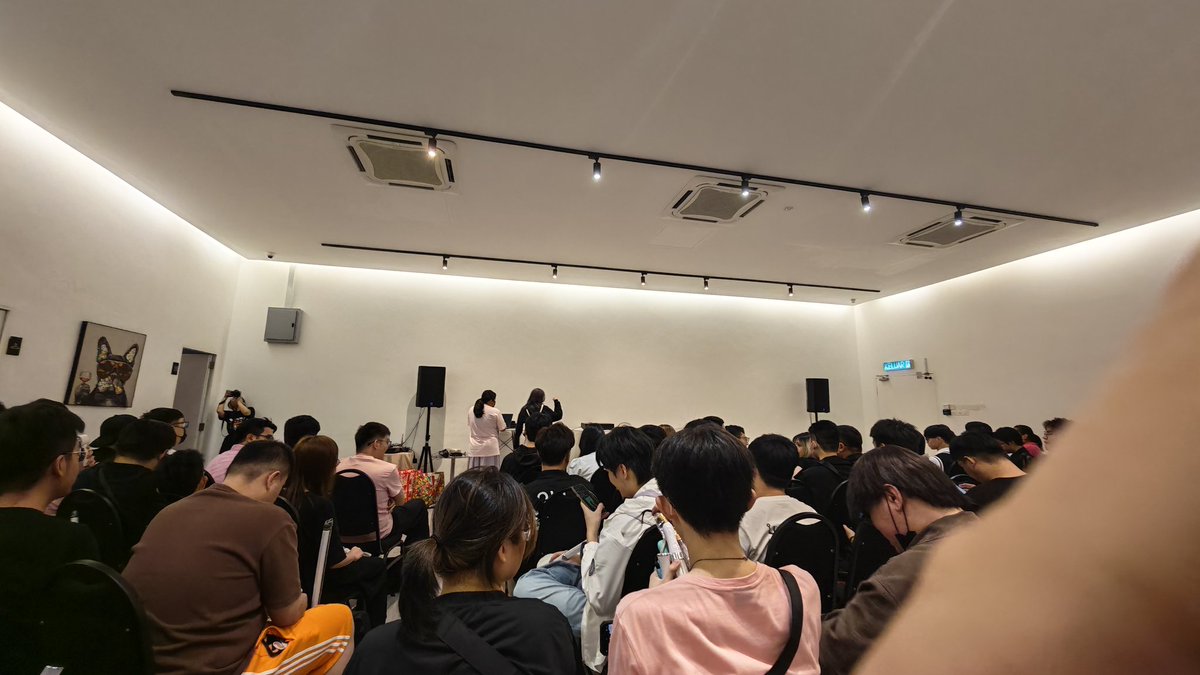 limchizhen's tweet photo. 重发🤪🤪
关于Vmaid cafe感想：

1）好玩！！！！
2）可惜没有买到蕾雅（towa）的服务😭，发现的时候已经sold out 了😭
3）饭好吃！！
4）btw 起初我还以为只到下午两点而已🤪🤪（抱歉不常开X🤪，本来预计2点过后要去别的地方的（X
5）甜点好吃！！！
下文接下去。
。
。
。

#VMaidCafe2026 #幸福傳遞 https://t.co/qzrGzQLZEY