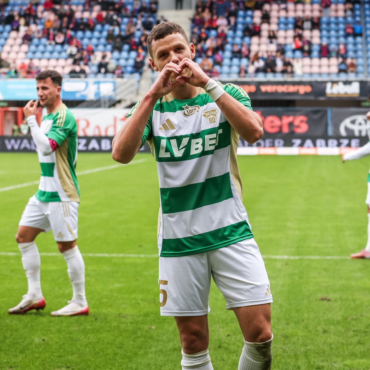 LechiaGdanskSA's tweet photo. W poprzednim o̴d̴c̴i̴n̴k̴u̴ meczu #PIALGD 🤩
---
Potrzebujemy Was na #LGDPIA: https://t.co/mgnwF8r7Ub
#80na80 | #8DychNaLechię https://t.co/VQbgZsiAVD