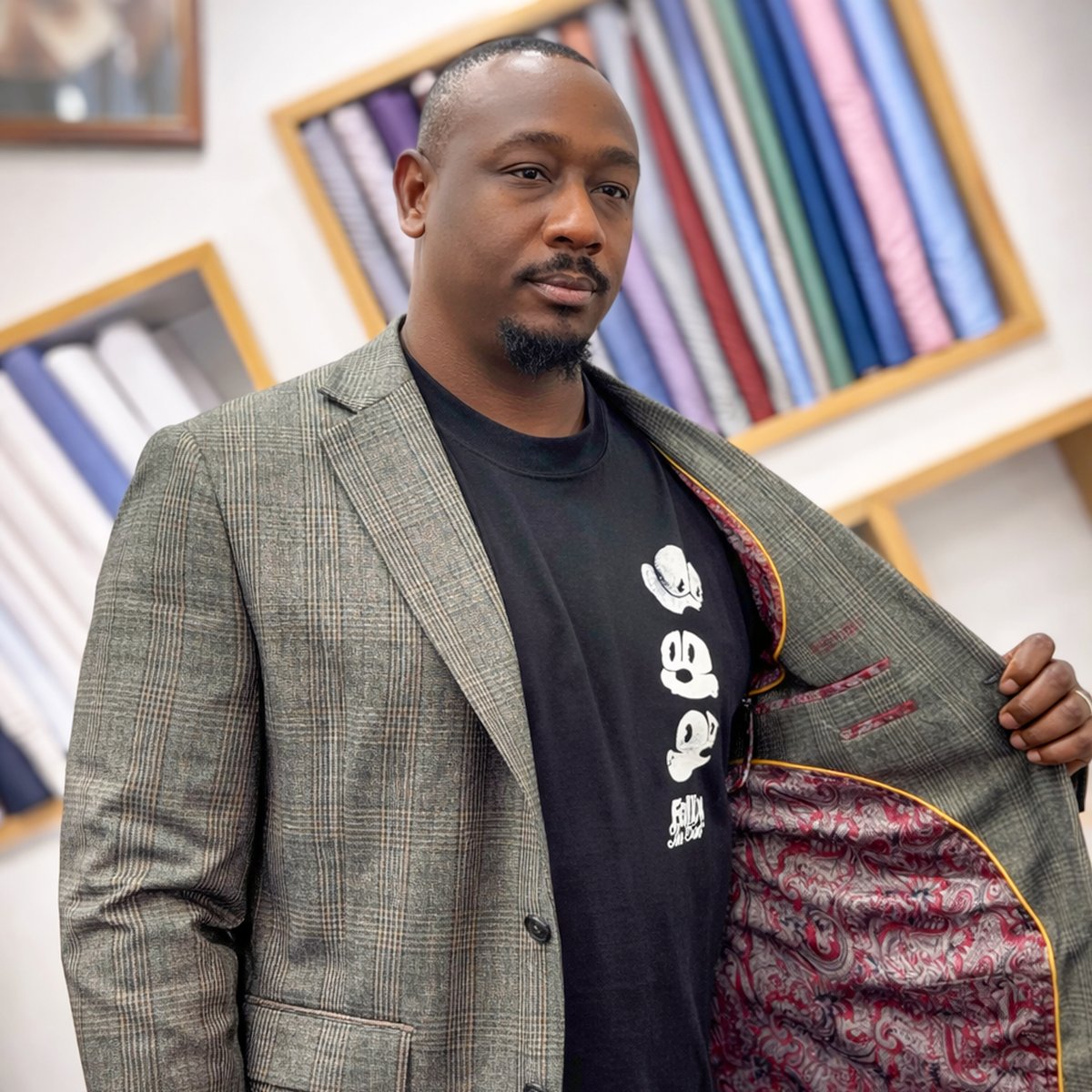 house_icon37471's tweet image. Upgrade your style with a perfectly tailored suit.
Crafted for confidence, designed for you.

Book your appointment today and experience true custom tailoring.
📞 +66945695499

#CustomSuit #TailorMade #MensStyle #BangkokTailor #LuxurySuit #PerfectFit #SuitStyle #MensFashion