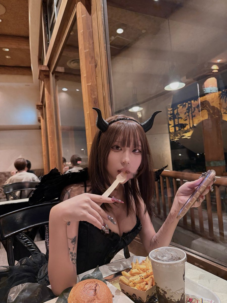 cyberintergal's tweet photo. 私と付き合う⬇️

・そこそこ可愛い顔ではある
・一途で理解がある
・束縛しない
・浮気しない
・一緒に酒が飲める
・基本怒らない
・ゲラ
・料理は作れる
デメリット⬇️ https://t.co/HiX1GMzMnf