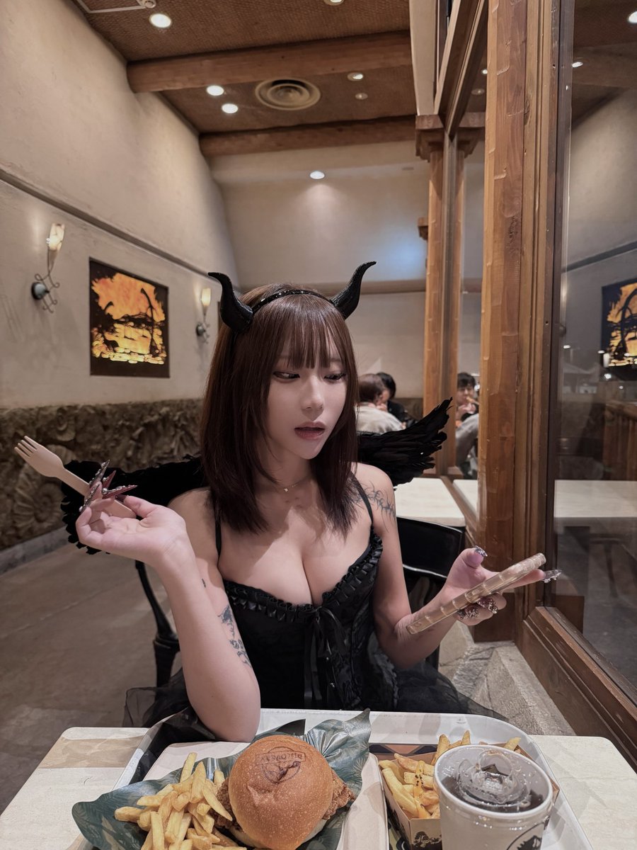 cyberintergal's tweet photo. 私と付き合う⬇️

・そこそこ可愛い顔ではある
・一途で理解がある
・束縛しない
・浮気しない
・一緒に酒が飲める
・基本怒らない
・ゲラ
・料理は作れる
デメリット⬇️ https://t.co/HiX1GMzMnf