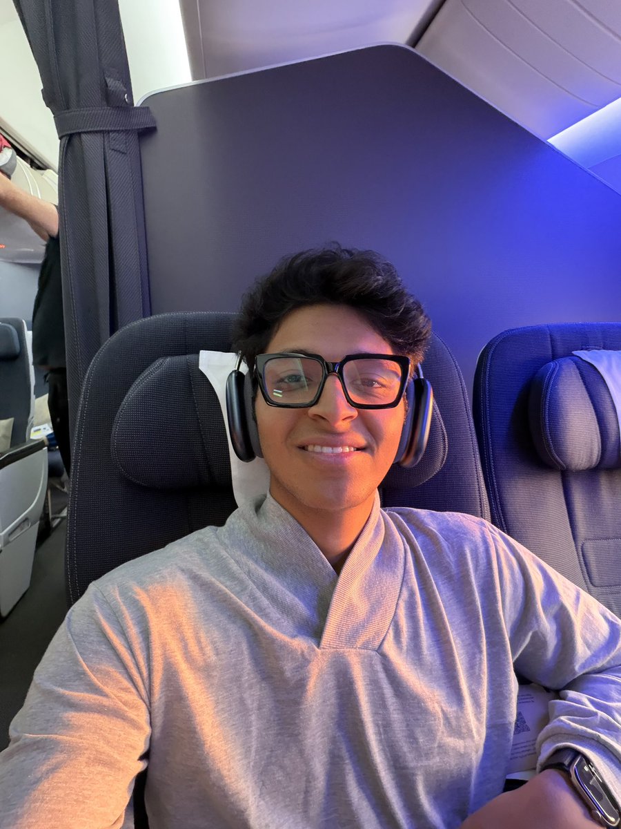 Ishansharma7390's tweet image. I rarely get sleep on flights.

But the new airpods Max are so good at noise cancellation, I just slept 5hrs straight.

True essential for travel