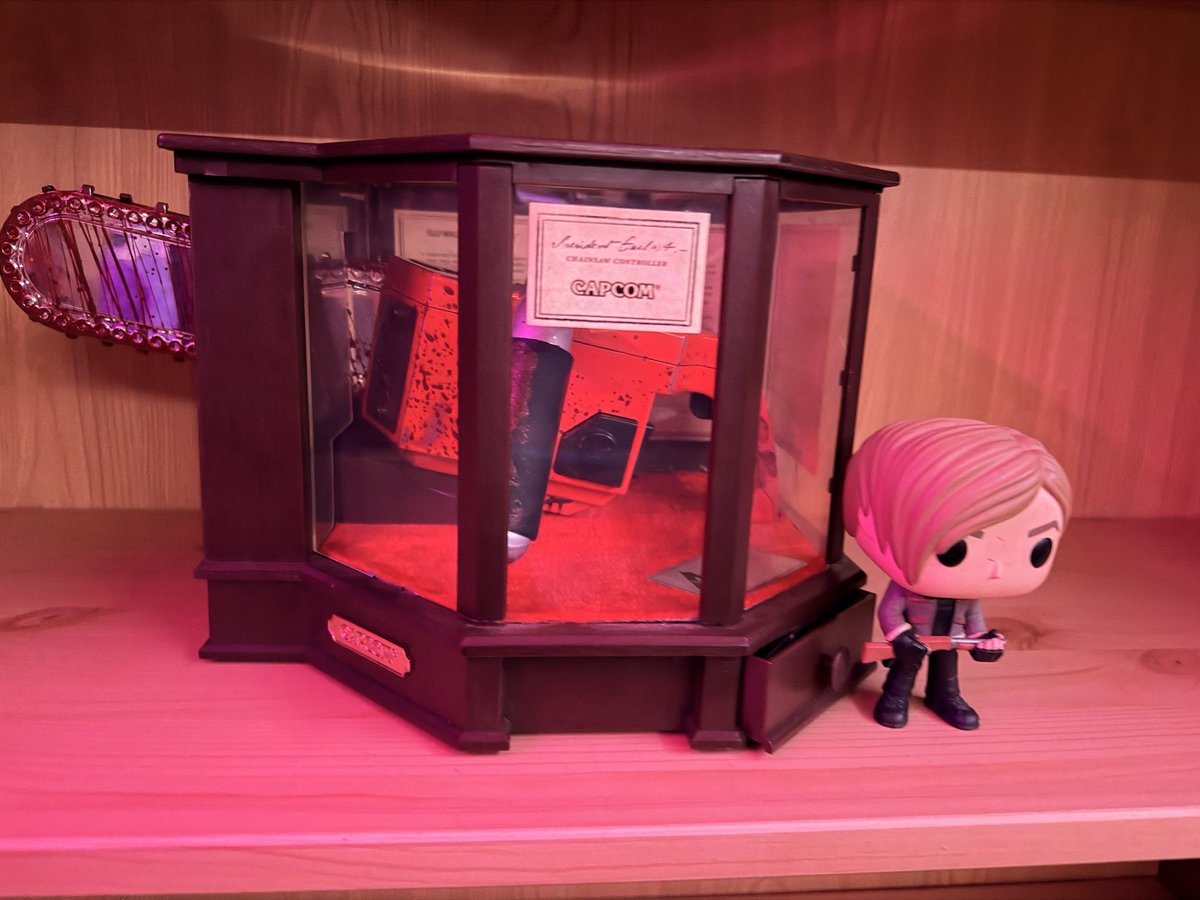 EvilCherryBerry's tweet image. I never ever thought I would own this, but here we are ✨
PS2 RE4 Chainsaw Controller 😏

#REBHFun #ResidentEvil #Videogames