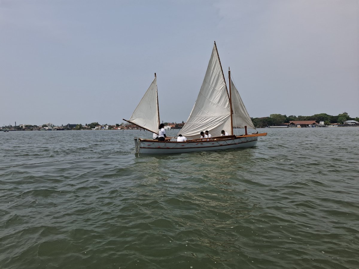 IN_HQSNC's tweet image. #TrainingTuesday
Sea, Sky, Sun and Camaraderie ⚓️

“I must go down to the seas again, to the lonely sea and the sky 🌊
And all I ask is a tall ship⛵️ and a star to steer her by”

DK Whaler sailing ⛵️ and Exercise Dweep Parikrama made a spirited return around the iconic Willingdon