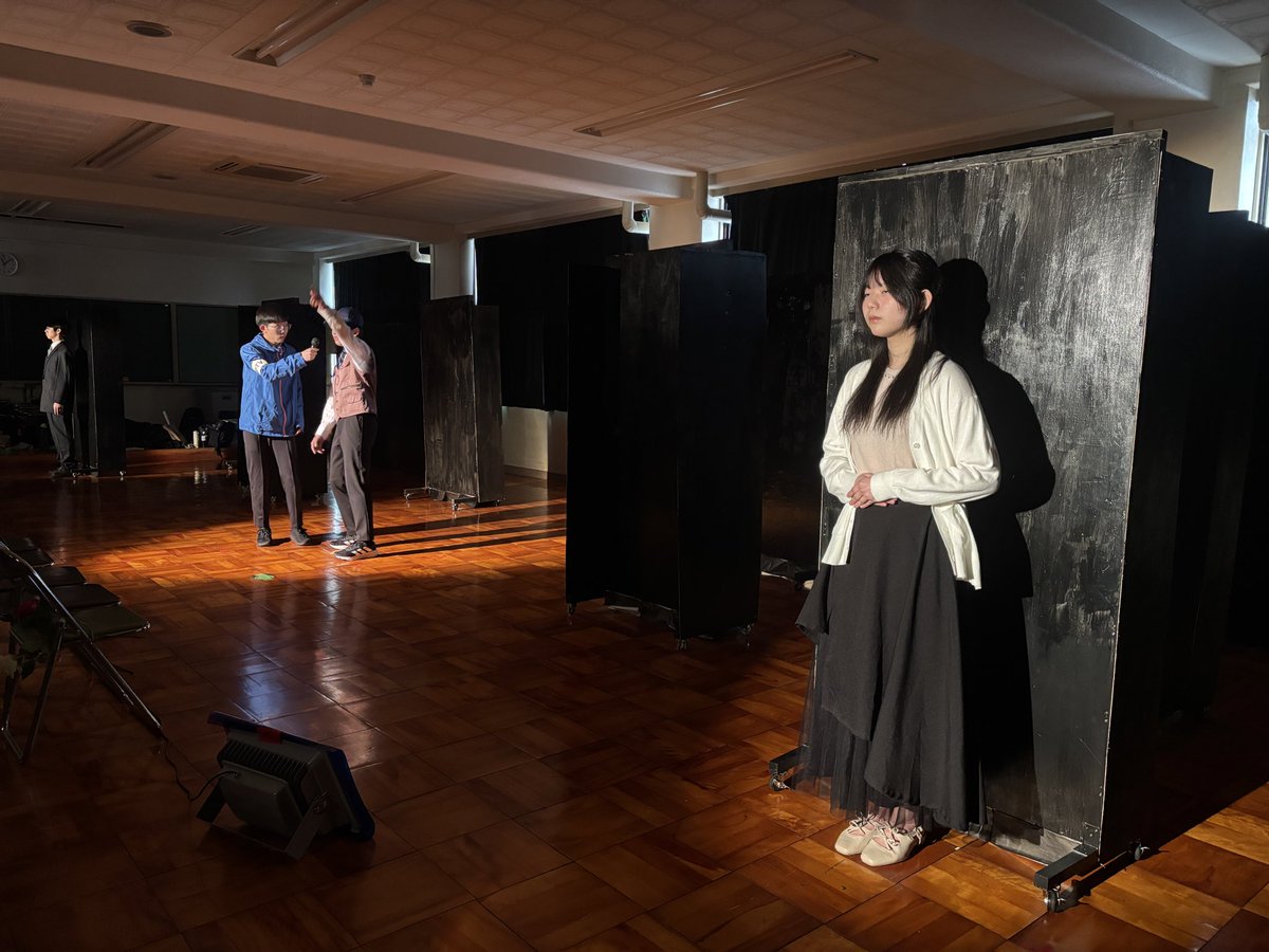 shimosho_drama's tweet photo. 本日は本番一日目！
入部希望者も来てくれました！
もっと一年生来てほしいな https://t.co/MoMY4tTuNp