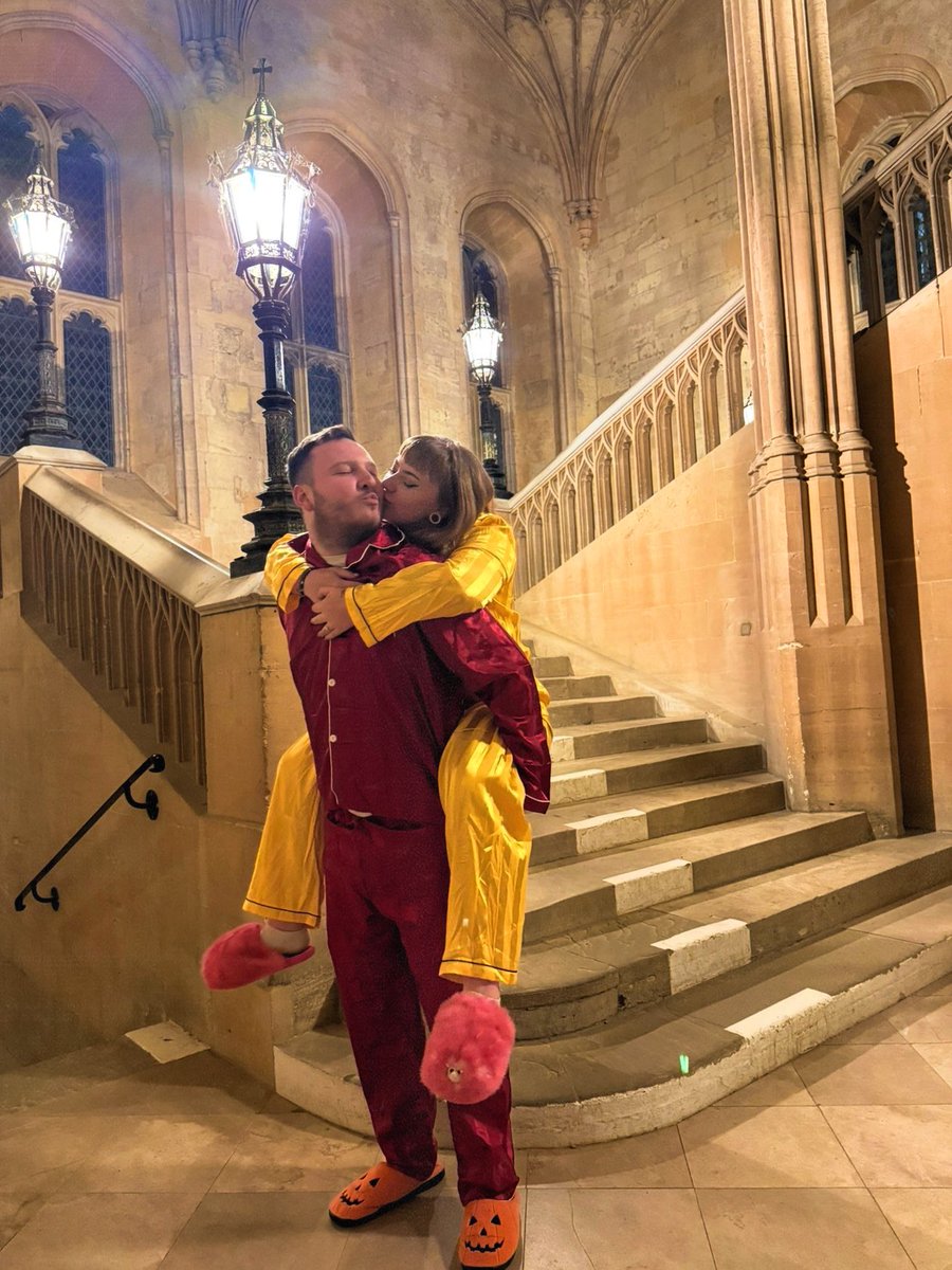 Charms__Class's tweet image. Happy 25th birthday to the man who has done nothing but encourage my nerdy side and make me feel like it’s okay to be myself❤️
•
•
•
•
#birthday #nerd #partner #disney #harrypotter  @harrypotter @wbtourlondon @Disney @DisneylandParis