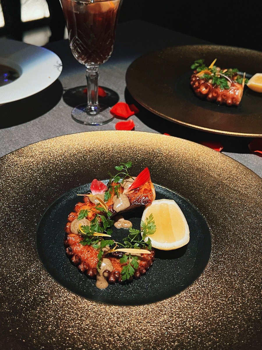 Pimrak Aneejakul tweet media