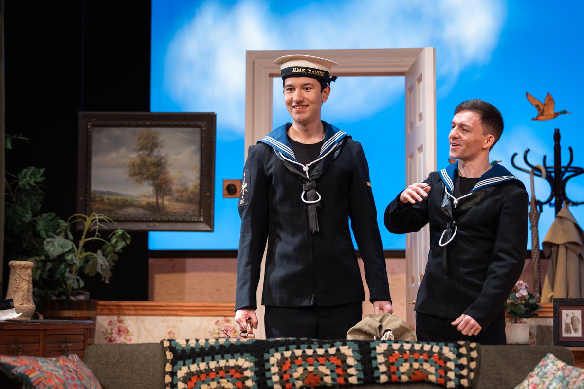 Paul's reviews tweet media