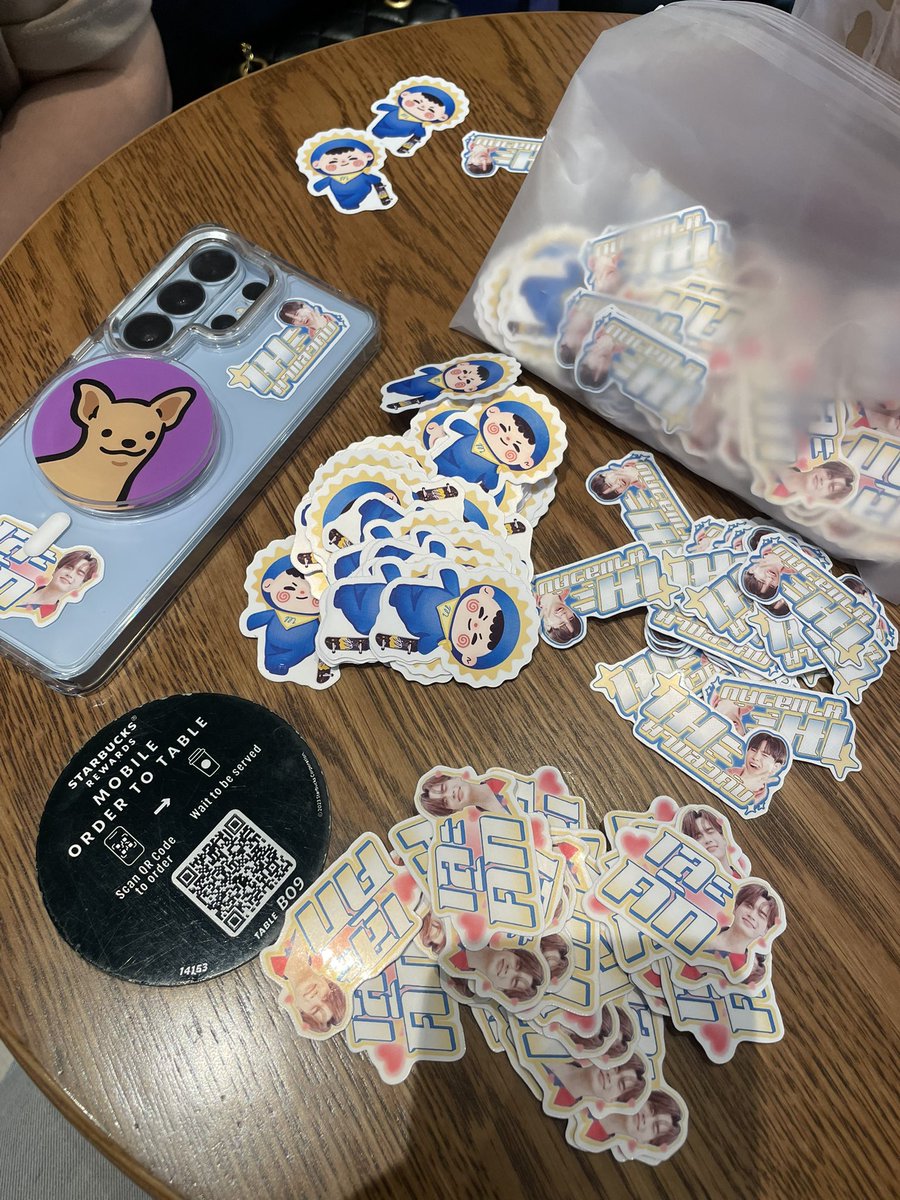 มาเอากันได้น้า อยู่Starbucks หน้าH&amp;Mค่ะ💙💛#TheMallSongkranxJuniormark