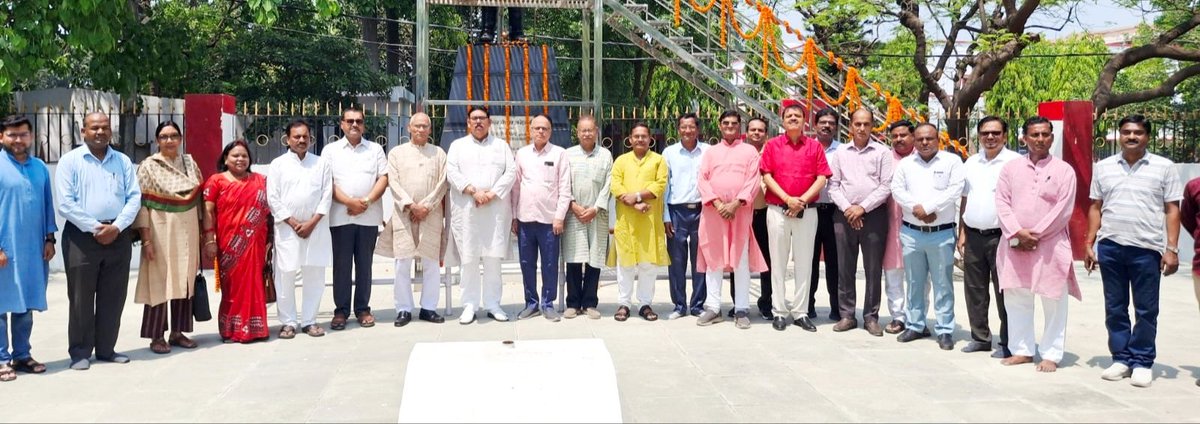 Hon'ble Vice Chancellor Prof. Dinesh Chandra Rai led the university in paying floral tributes to Bharat Ratna Dr. B.R. Ambedkar at Ambedkar Park on his Jayanti, reaffirming BRABU's dedication to his vision of equality and education. <a href="/DineshCRai/">Dinesh Chandra Rai</a> <a href="/GovernorBihar/">Bihar Lok Bhavan</a> <a href="/dpradhanbjp/">Dharmendra Pradhan</a>