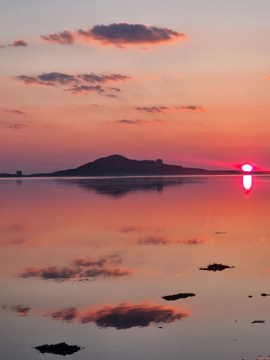 ThisIsIreland3's tweet image. A magical sunrise in Howth, just wow 😳🌅

📍 County Dublin - Ireland ☘️ 

📸 Val Fleming 

#Dublin #Ireland #Howth #Sunrise