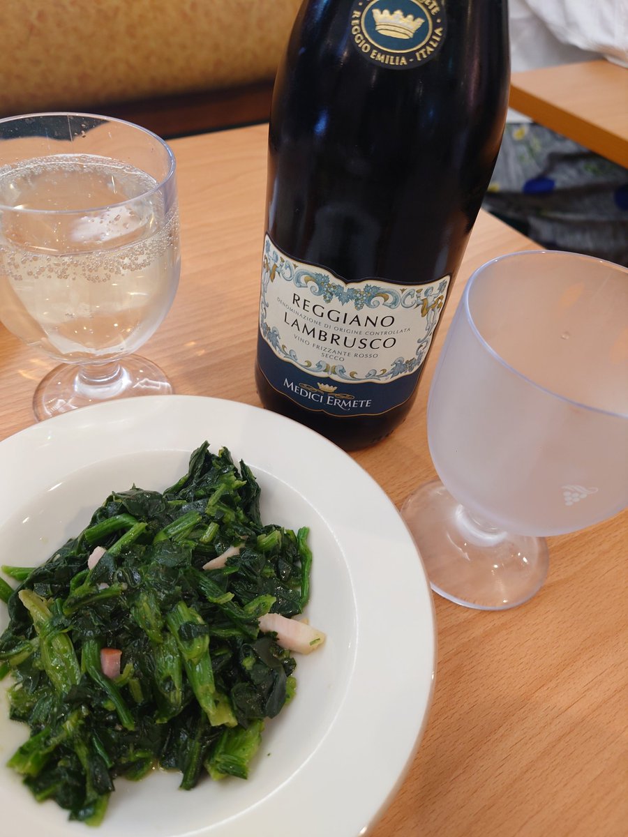 naokenndo1108's tweet photo. ジム行くぞ！って出かけたけど気づいたら、サイゼで酒飲んでた。。。 https://t.co/ruCCmGM9qC