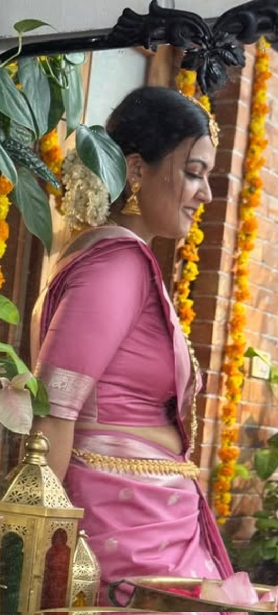 Mallu153022's tweet photo. #AparnaDas side view  🫦🤯💦

#AparnaDashot https://t.co/UuFORrJWtK