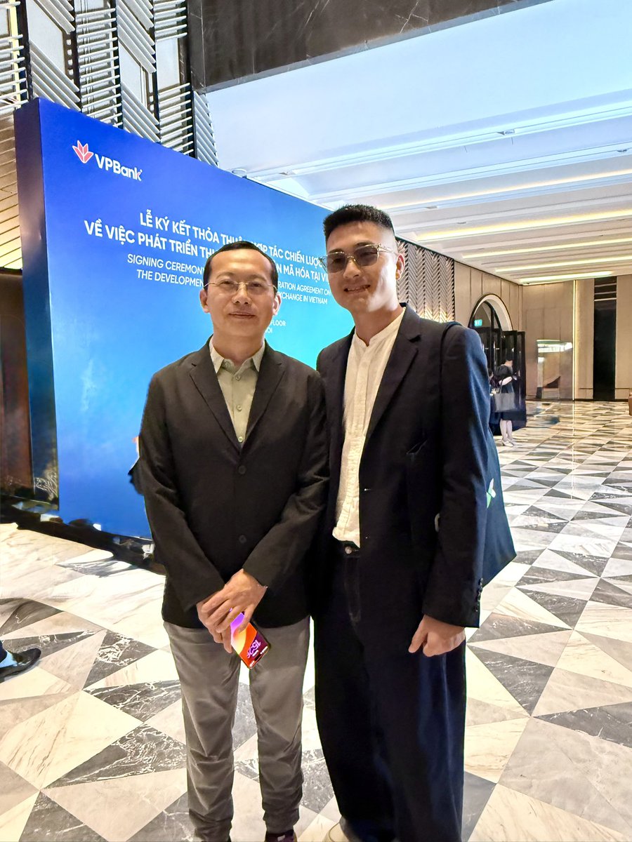 josnhathuy's tweet image. Great meeting @star_okx , CEO of #OKX

☺️ Super humble, kind, and genuinely friendly - not what you’d expect from a top global exchange leader.

Welcome to Vietnam 🇻🇳 and congrats on the successful partnership signing 🤝
#Vpbank #Caex #TipsCrypto