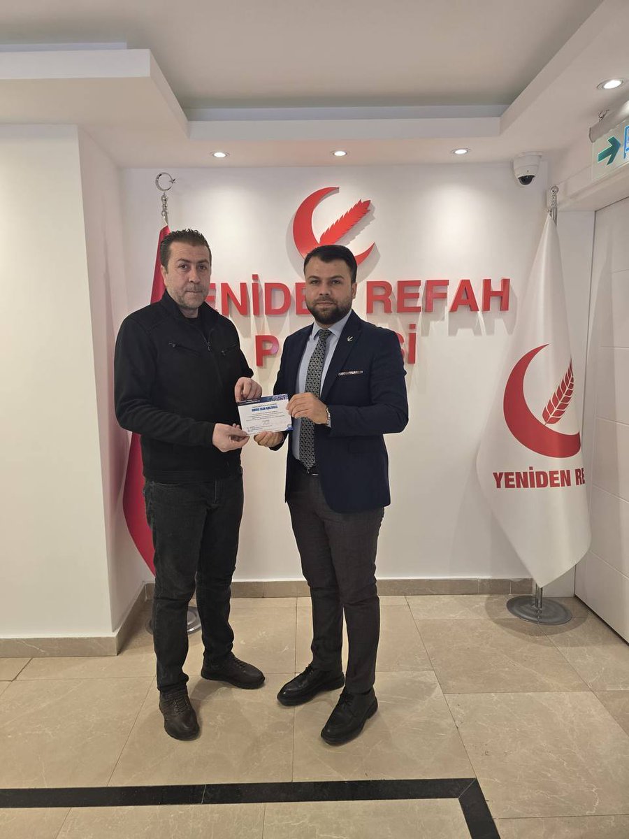 EmadDernegi's tweet photo. 🟣 EMADDER – ANKARA YENİDEN REFAH PARTİSİ GENEL MERKEZ ZİYARETİ

@rprefahpartisi
@erbakanfatih
@mfatihmujdeci

Emeklilikte Adalet Derneği Ankara Yönetim Ekibimiz, Yeniden Refah Partisi Genel Merkezi’nde, Genel Başkan Yardımcısı ve Tanıtım–Medya Başkanı Sayın Muhammed Fatih Müjdeci ile bir araya gelmiştir.

Gerçekleşen görüşmede; kademeli emeklilik kapsamında yaşanan mağduriyetler detaylarıyla aktarılmış,
19 Nisan 2026 tarihinde Ankara’da gerçekleştireceğimiz basın açıklamamıza ilişkin davetimiz kendilerine iletilmiştir.

Toplumsal karşılığı giderek büyüyen bu talebin görünürlüğüne katkı sunan yaklaşımları için Sayın Muhammed Fatih Müjdeci’ye teşekkür ederiz.

Nazik kabulleri dolayısıyla kendilerine şükranlarımızı sunar, çalışmalarında başarılar dileriz.

Saygılarımızla,
Emeklilikte Adalet Derneği

@rprefahpartisi
@erbakanfatih
@mvaliyuksel42
@DoganBekin
@mehemmed19
@suatkilic
@melihguuner
@Mesutdogan060
@ha_kanay
@EmadDernegi
#KademeSandığıBekliyor
