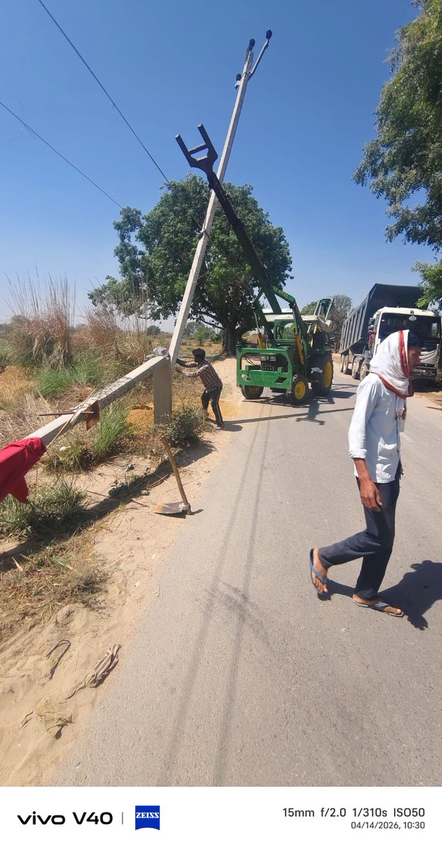 PuVVNLKAUSHAMBI's tweet image. #RDSS
जनपद कौशाम्बी के खण्ड चायल के उपकेंद्र गोपासासा से पोषित फीडर महिला में RDSS योजना के अन्तर्गत विद्युत सुचारू को बेहतर बनाने के लिए क्षतिग्रस्त पोल बदलने का कार्य किया जा रहा है
@UPPCLLKO
@PuVVNLHQ
@aksharmaBharat
@ChairmanUppcl