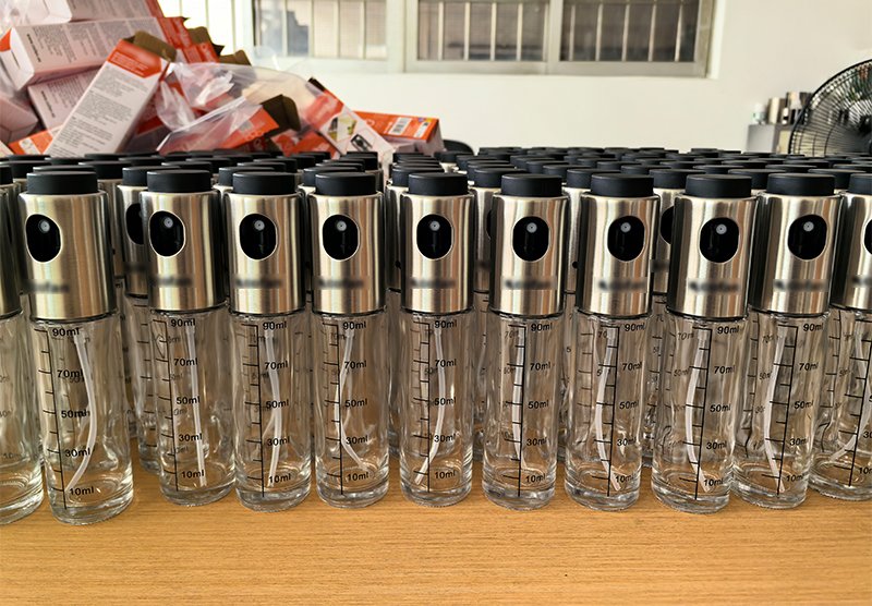 hoffeehouseware's tweet image. Glass oil spray bottles – upgraded &amp;amp; production ready. 🍾
Extended nozzle, thicker base, strict QC. Custom logos &amp;amp; retail packaging. Lower returns, happier customers.

📧 zelda@hoffee-houseware.com
🌐 hoffeehouseware.com

#oilspray #kitchenware #oem #b2b #hoffeehouseware