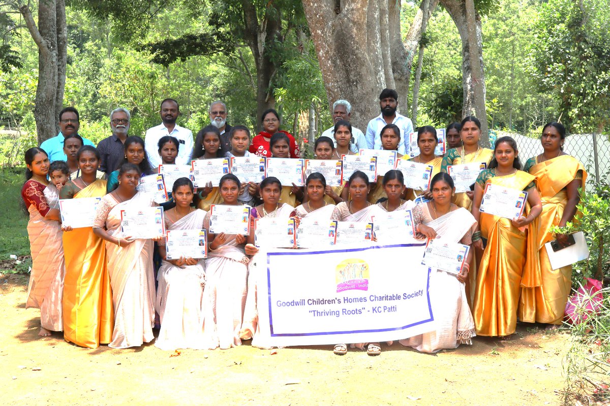 GoodwillHomes's tweet photo. 🧵Threads of Change ✨
25 women completed 6 months of tailoring training at Thriving Roots - graduating with skills, confidence, and tools to start independent livelihoods.
This is more than a graduation. It’s the beginning of 25 new stories of hope. 💛 https://t.co/MpFHL1mLX5