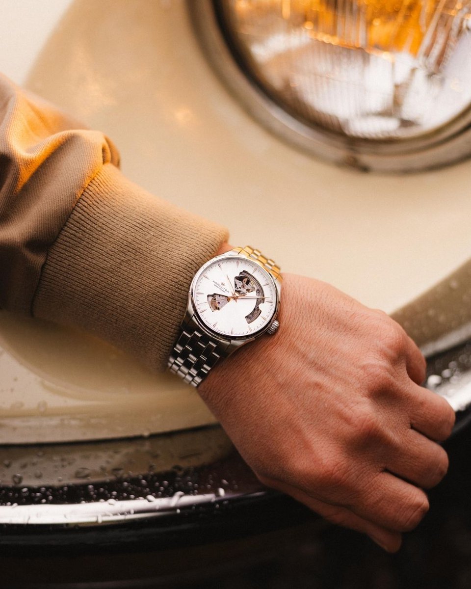 abtsaat's tweet image. Hamilton Jazzmaster 40mm Open Heart 💫

40 mm kasa çapı, hem klasik hem günlük kullanım için ideal bir denge sunarken 11.5 mm kasa kalınlığı saatin zarif profilini koruyor✨

#abt abtsaat #hamilton