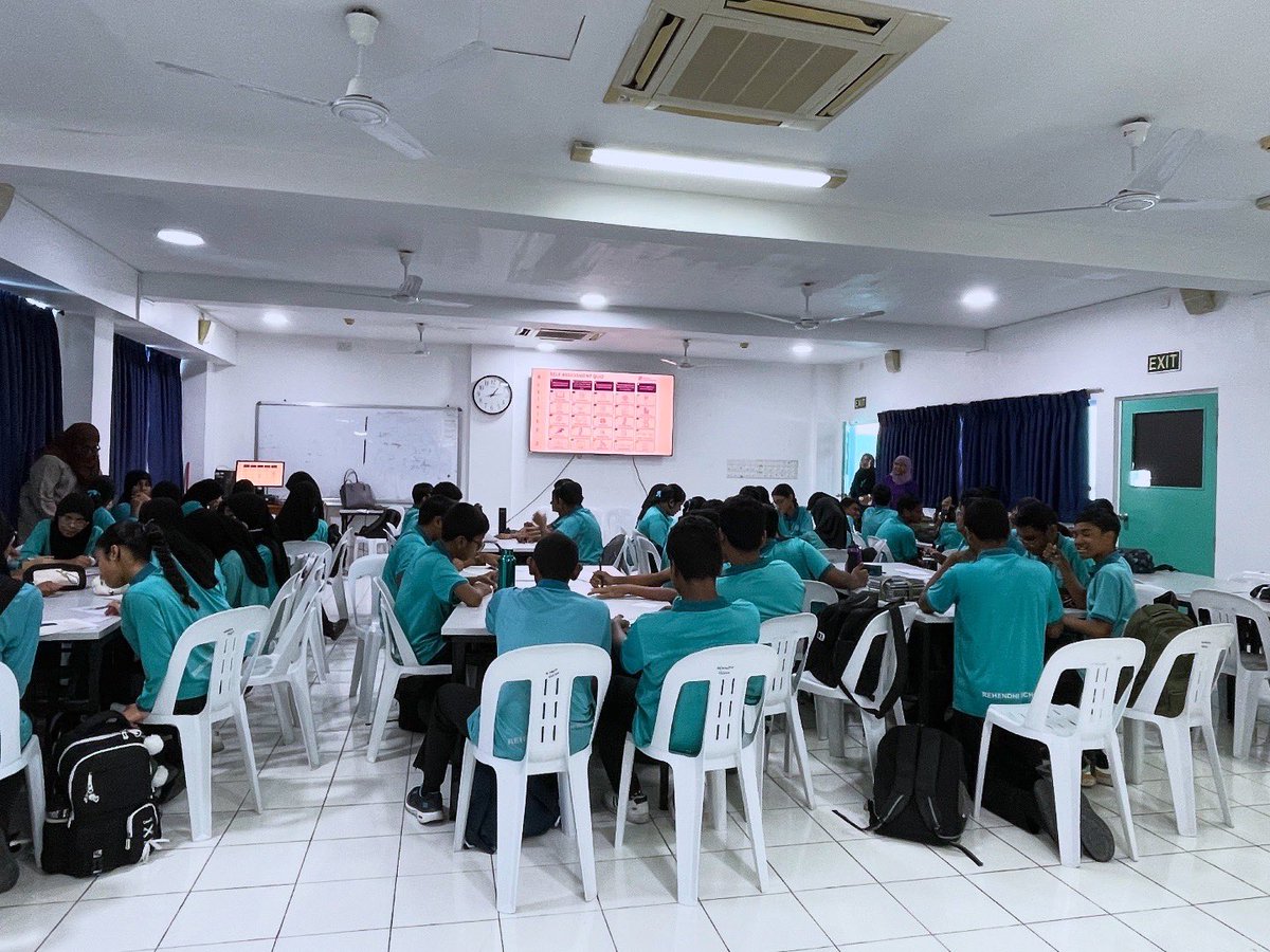 SAILSProjectmv's tweet photo. Highlights from Day 3 - Career Guidance for Rehendhi School Students 

Exploring the world beyond the classroom ✨
Students learned about today’s careers, emerging opportunities, and what the future of work looks like.

#FutureCareers #CareerAwareness

@ncsgovmv @MoHEmv https://t.co/PTnMk0UBH4
