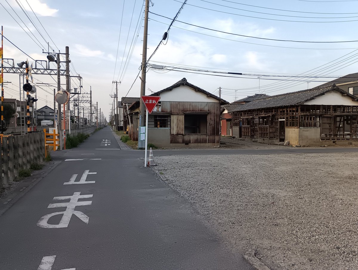 purin7614's tweet photo. アニメ(リゼロ)の聖地
家の近所なんですが
無くなっちゃうみたい。。
ここ、友達住んでたから
何か寂しい。
#リゼロ #聖地 https://t.co/48aLTyTow6
