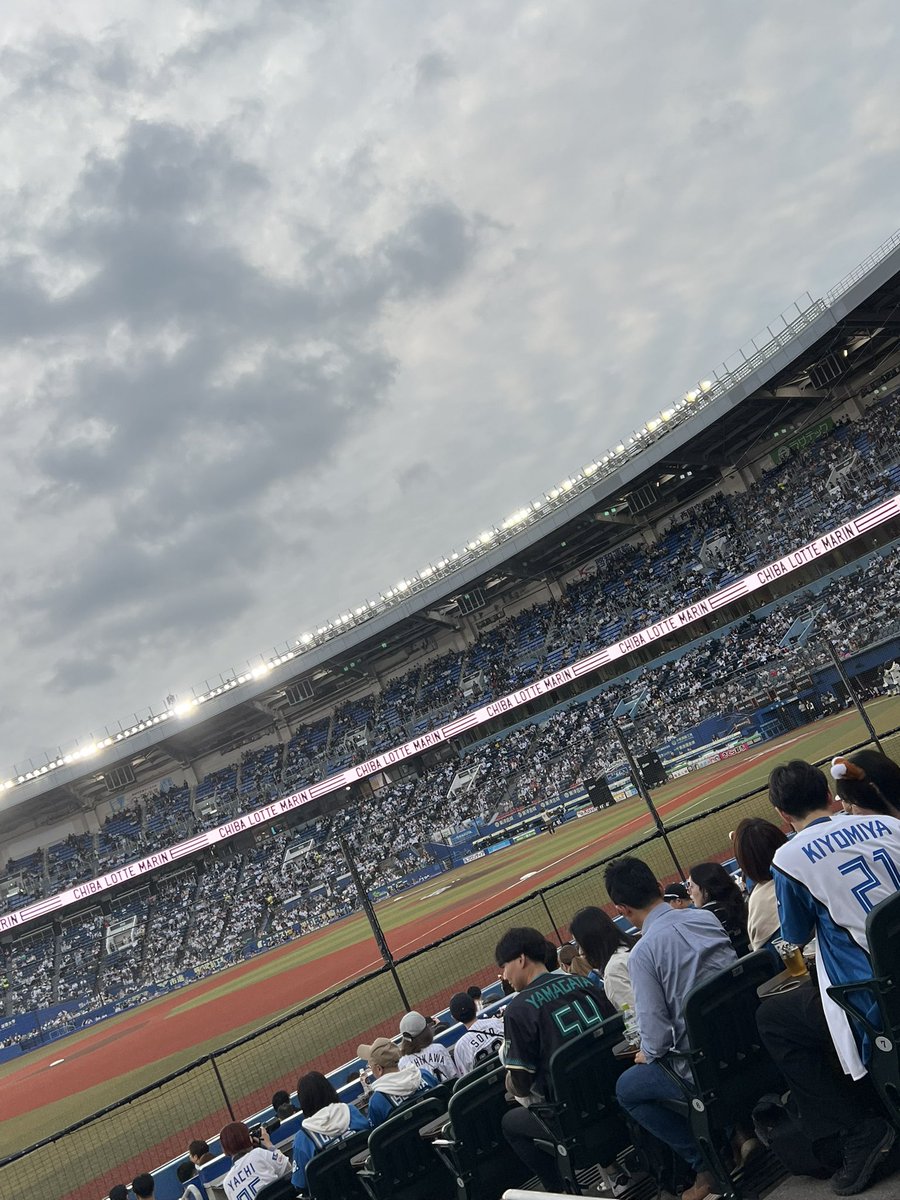 maron08051012's tweet photo. 今日はここから⚾️
@ZOZOマリンスタジアム
#lovefighters https://t.co/ZXCCeTqCHb