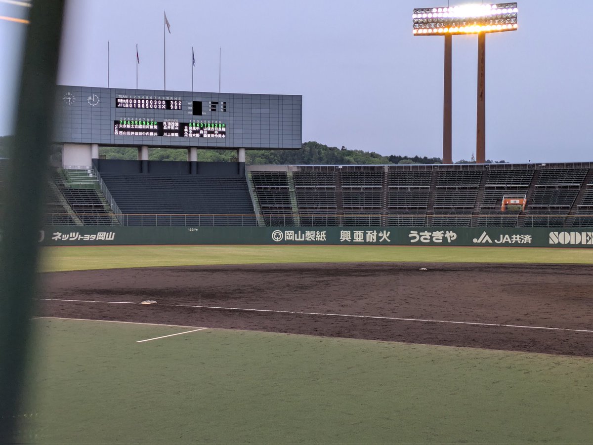 ともきた tweet media