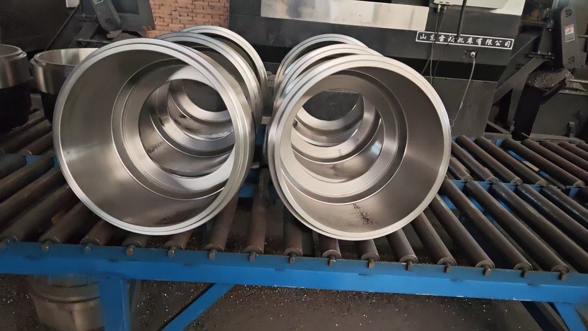 ZSX_Machinery's tweet image. 🚀 High-quality metal flanges &amp;amp; pipe fittings ready to ship! 🌟 Our factory guarantees precision &amp;amp; reliability for your projects! Custom orders welcomed! Contact us today! #MetalProcessing #Flange #PipeFitting #FactoryDirect #IndustrialSupply  zsxbrakedrum.com