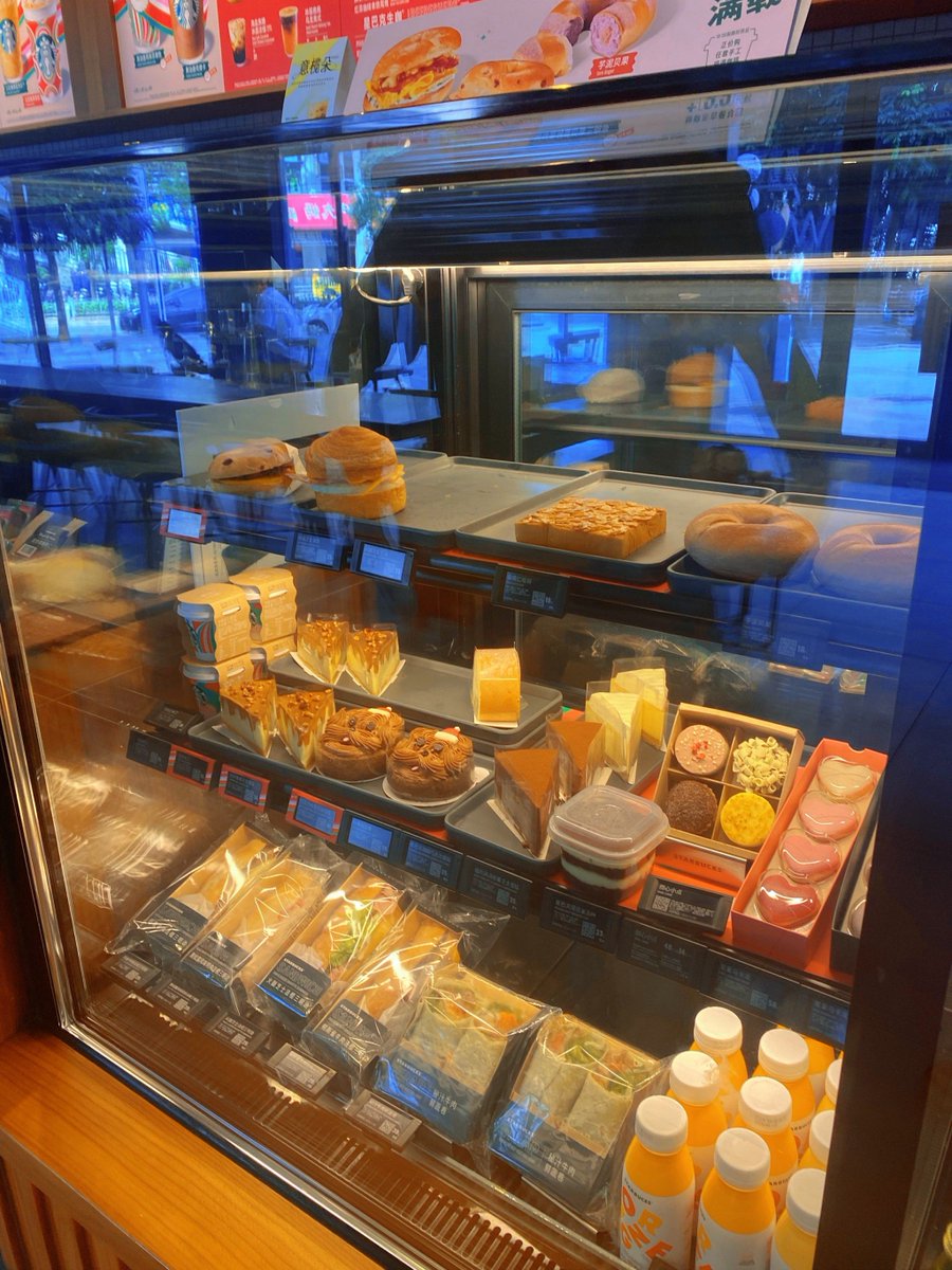 BonnieC63697975's tweet image. When your team’s “quick 5-minute sync” turns into a 45-minute deep dive into office coffee preferences…  #WorkLife #TeamVibes