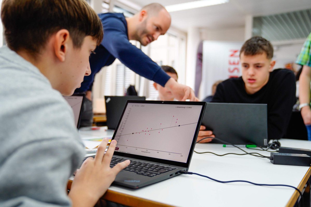 RotecoT's tweet photo. Enseignant·e·s en Suisse : vous utilisez l’IA en classe ? Le Smartfeld EduAI Award récompense les projets pédagogiques concrets du secondaire I &amp; II. Jusqu’à CHF 5’000 à gagner. Plus d'infos : https://t.co/HcCnSractf
#IA #Education #Enseignement #InnovationPedagogique #STEM #MINT https://t.co/gQiI2y81nH