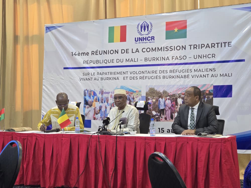 UNHCR_BF's tweet image. Bamako - Ouverture de la 14ᵉ réunion tripartite 🇲🇱-🇧🇫-@Le_HCR.
Objectif : renforcer la coopération pour le rapatriement volontaire des réfugiés, dans le respect de la sécurité et la dignité. 🤝Une mobilisation régionale pour des solutions durables au Sahel.
#Réfugiés
#Protection