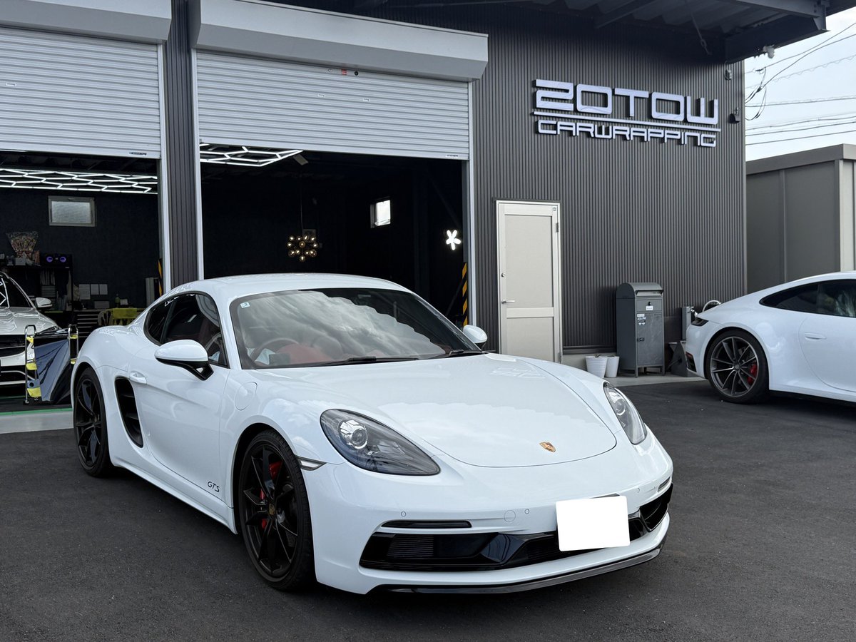718ケイマンGTS納車させて頂きました！

オーナーさんは1年程前からポルシェに乗りたいと相談されておりました！👌

初めてのポルシェをご用意させて頂きました！
オーナーさんはチューニングにも興味があり2.5LのGTSをおすすめさせて頂きました！😉

あまり知られてませんが2.5LのGTSはターボです！