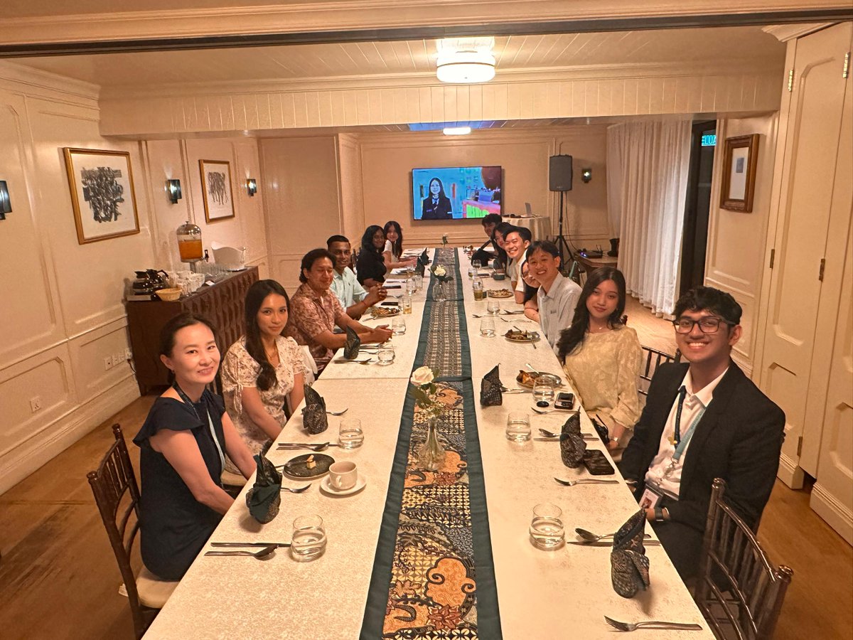 EpsomSchoolMY's tweet image. Great to see so many alumni at the Epsom Global Network Night in KL! 🥂 Reconnecting at The Chow Kit reminds us that our community spans the globe. Thank you for joining us—next stop: Tokyo! 🇯🇵

#EpsomCollegeMalaysia #GlobalCitizens #FutureLeaders #StudentSuccess