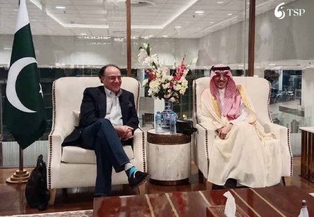 مصدر حكومي لِـ"جيو نيوز": السعودية تطمئن باكستان بتغطية أي فجوة في احتياطيات النقد الأجنبي بعد سحب الإمارات نحو 3 مليارات دولار