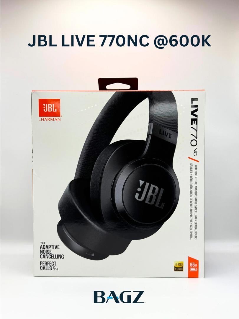 bagzapplestores's tweet photo. Turn up the vibe with JBL headsets๐๐ง
Deep base , clean sound. Zero distractions ๐๐ฅPlug in ,tune out ,and let the music speak ๐ฏ #jbls #soundon ๐#MusicVibes https://t.co/lsHLK1ak36