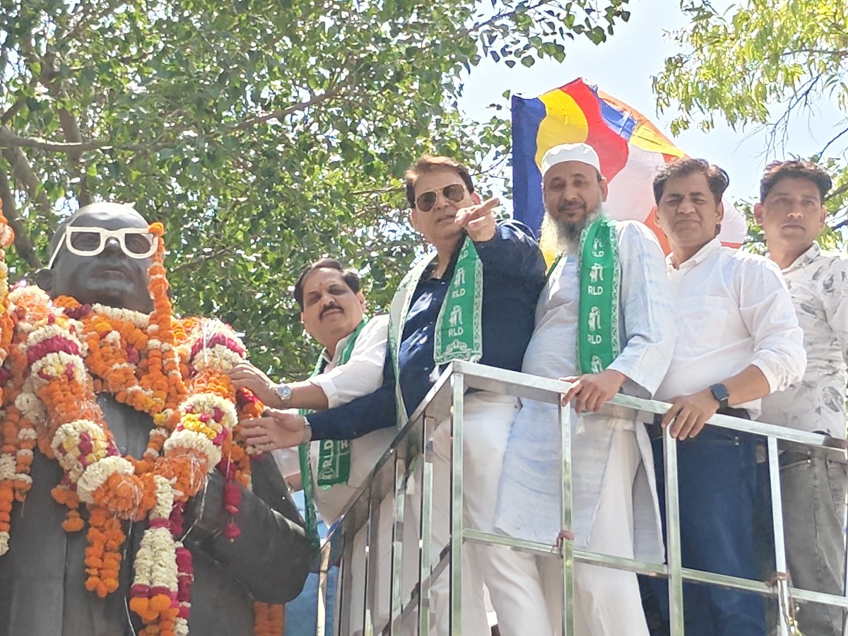 AbdullahSherwa2's tweet photo. #अलीगढ़ 
आज 14/04/2026 संविधान निर्माता परम आदरणीय भारत रत्न स्व बाबा साहेब अंबेडकर जी की 135 वी जयंती के पावन अवसर पर अंबेडकर पार्क अलीगढ़ पहुंचकर स्व बाबा साहेब की प्रतिमा पर श्रद्धापूर्वक माल्यार्पण कर श्रद्धांजलि अर्पित की। 
आपका 
अब्दुल्ला शेरवानी https://t.co/zhetebi2RB