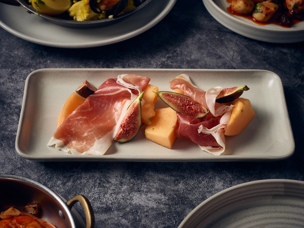 NevillesNews's tweet image. Introducing the Antigo Cinza Rectangular Platter, a brand-new addition to the Antigo Tableware Collection, featuring natural muted grey tones and a delicate matt texture, blending simplicity with style.
 
 Explore: nevilleuk.com/products/kw/an…  
 
 #vitrifiedporcelain #newproduct