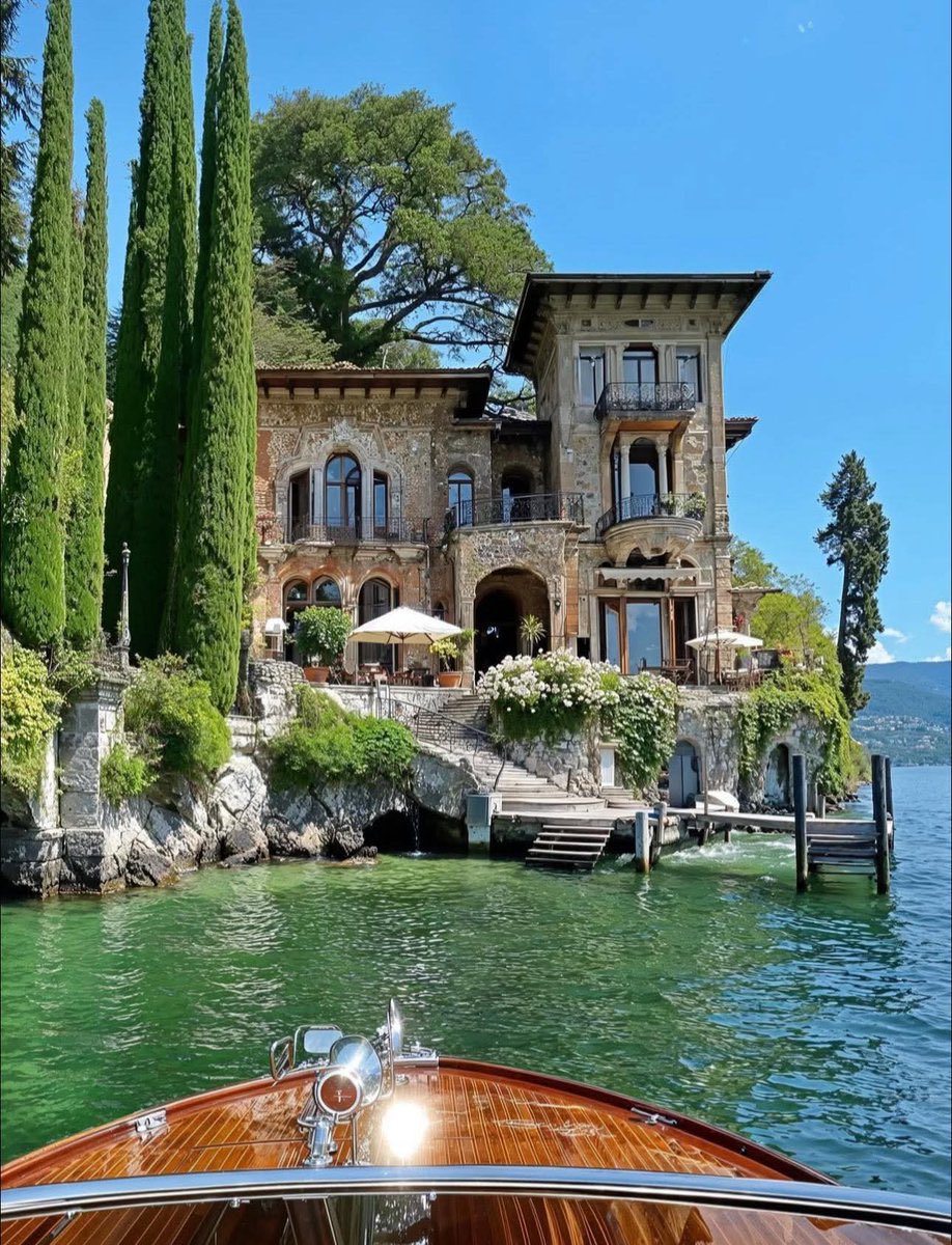 naturehealyou's tweet image. swallowed by nature — Lake Como, Italy