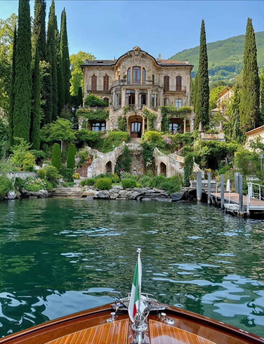 naturehealyou's tweet image. swallowed by nature — Lake Como, Italy