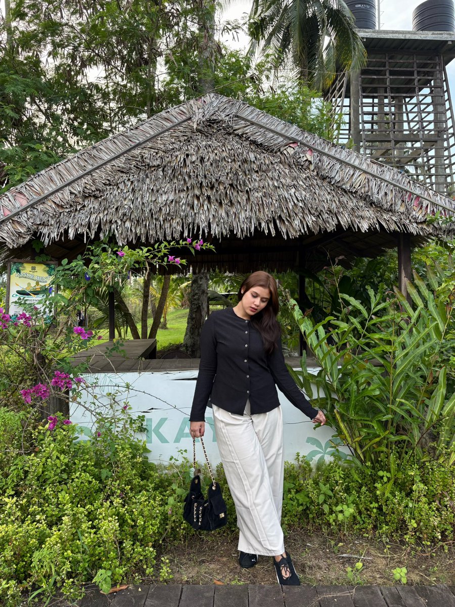 junggodaisy's tweet photo. ini foto lebaran keeee 5 setelah open house mmpir ke watu beach 🌴🌊🫧 https://t.co/CMgng82mcO