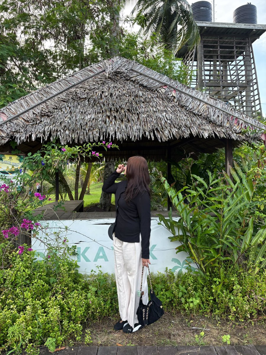 junggodaisy's tweet photo. ini foto lebaran keeee 5 setelah open house mmpir ke watu beach 🌴🌊🫧 https://t.co/CMgng82mcO