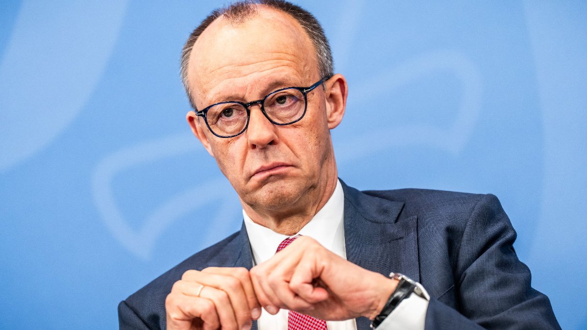 businessamnl's tweet photo. Duitsland wil snelle vrijgave van 90 miljard euro aan hulp voor Oekraïne na de verkiezingen in Hongarije https://t.co/Km3HKC39KF #Oekraïne #Duitsland #Hongarije #hulp #verkiezingen https://t.co/BVqu3rm2aq