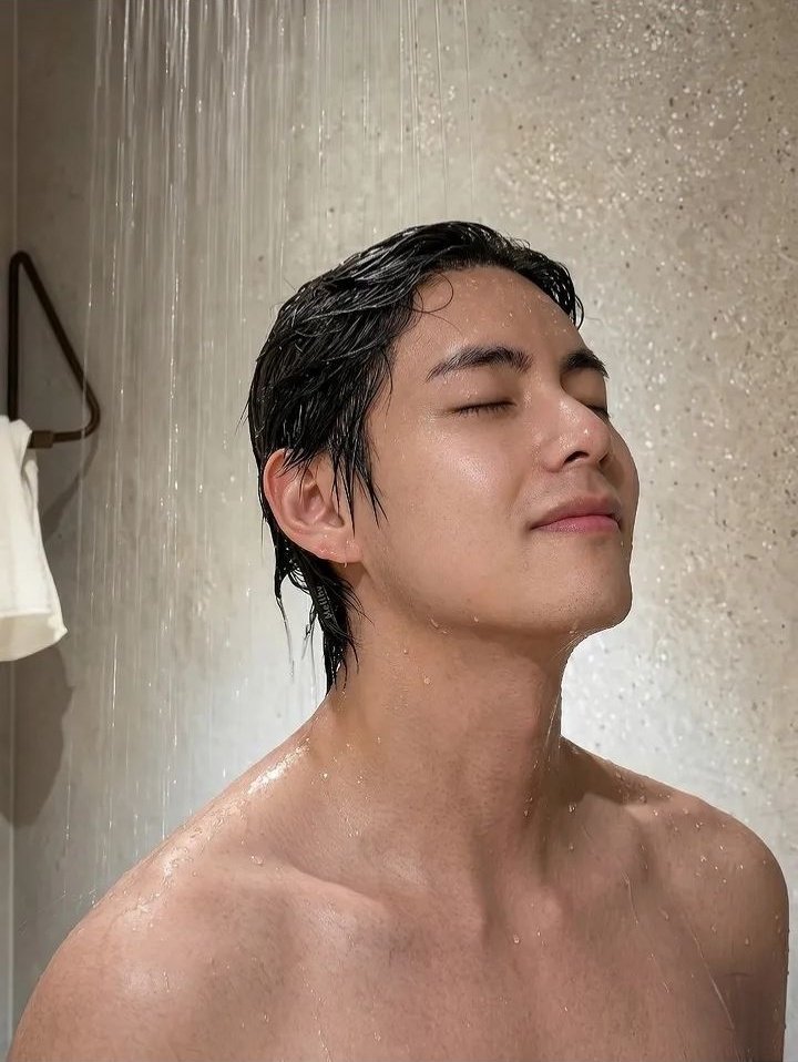 Kim Taehyung (BTS) tweet media