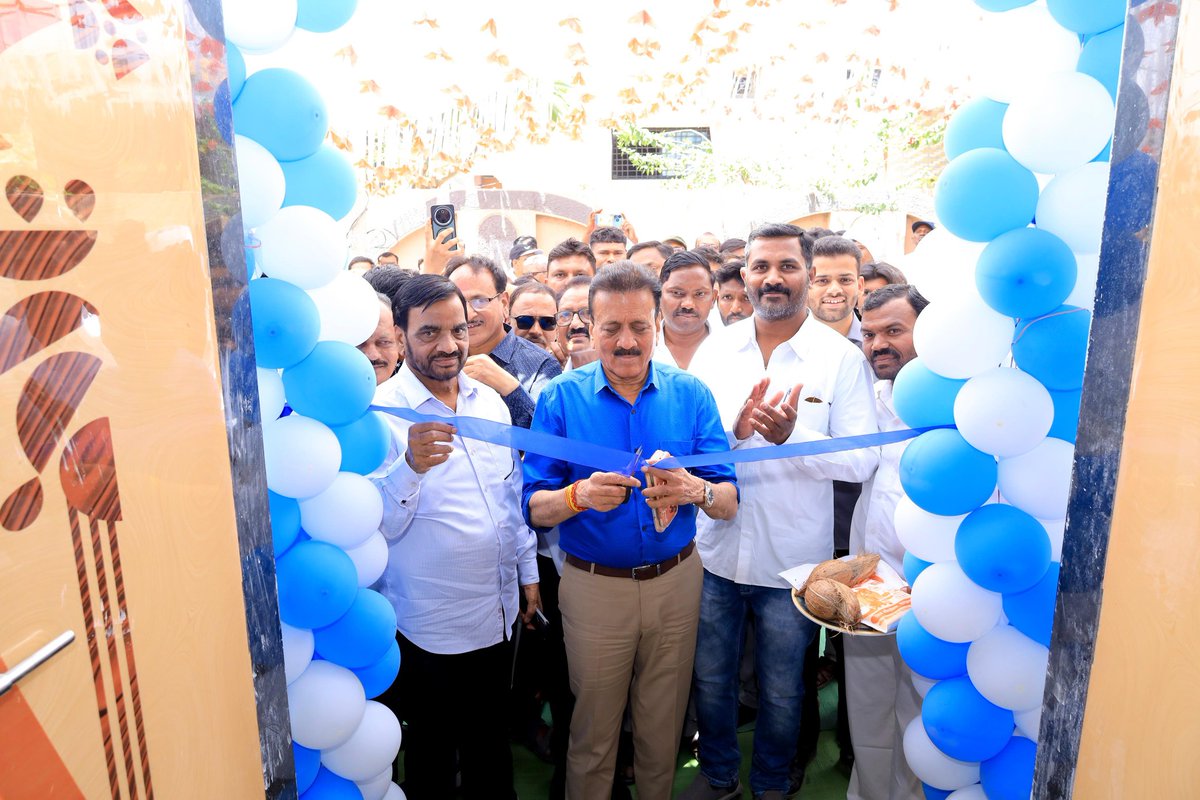 Girish Mahajan tweet media